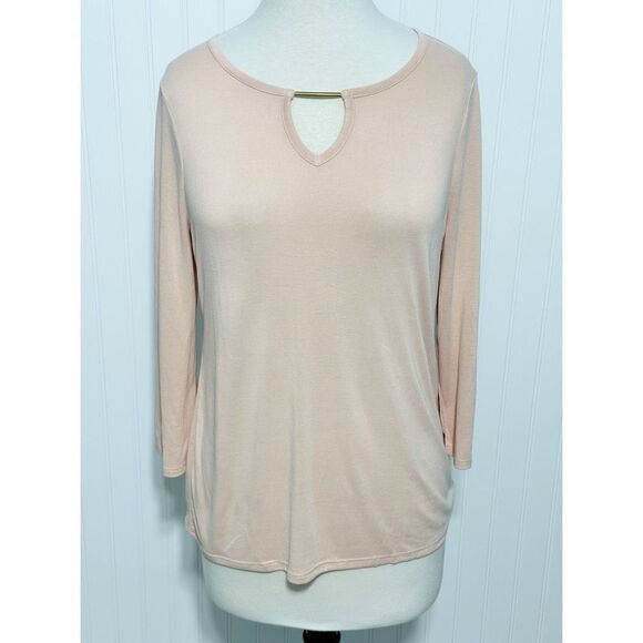 Chico's Cut Out Gold Bar 3/4 Sleeve‎ Stretch Pullover Top Tea Pink Size 1 Medium - Picture 1 of 12